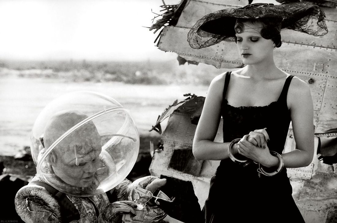 #7. Italian Vogue, Invasion, Guinevere van Seenus & Fred Ward, Sep 2002. Photographer: Peter Lindbergh