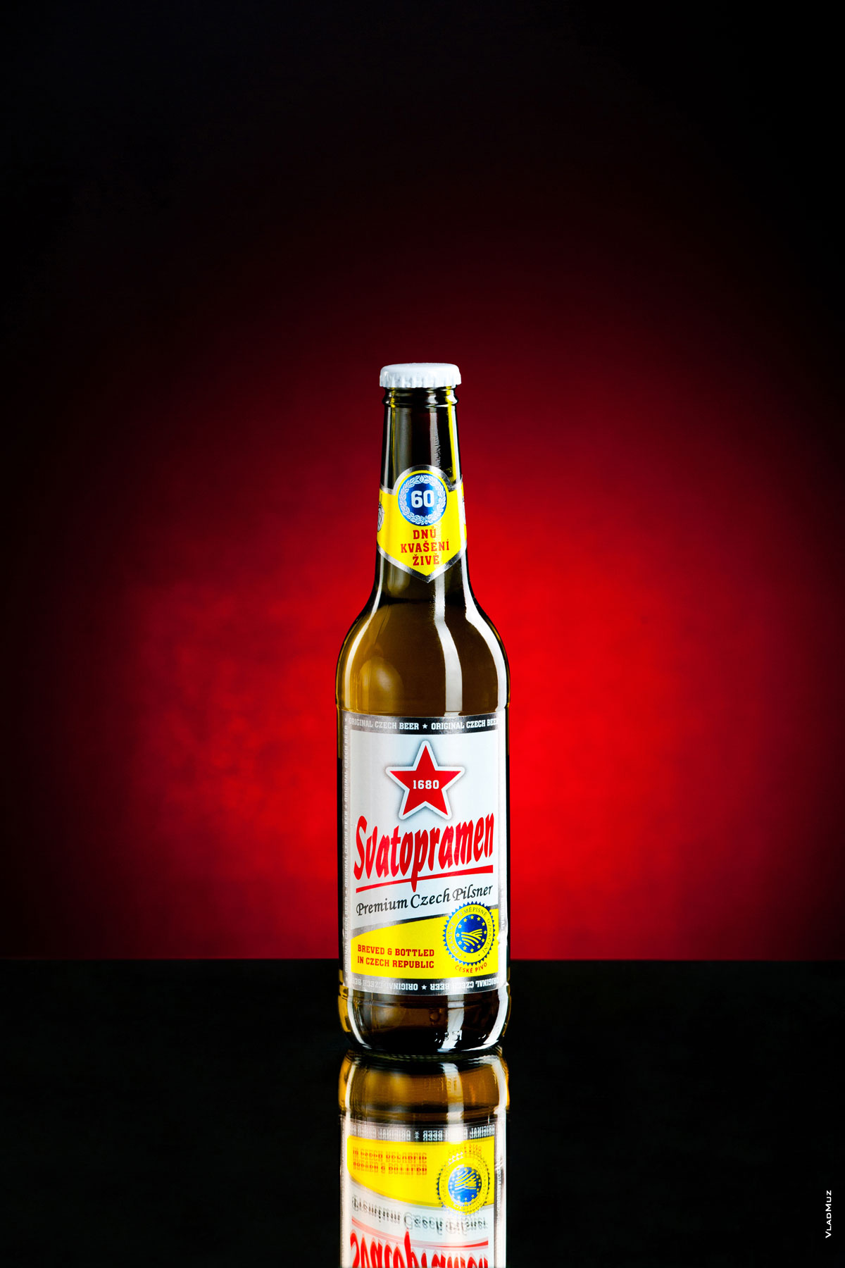 Фото красной, прекрасной рекламы пива «Святопрамен»