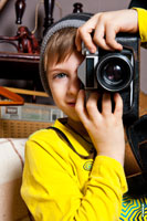 Фото юного фотографа с фотокамерой «Зенит»