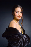Glamour. Фотопортрет девушки в шубе с бусами из портфолио