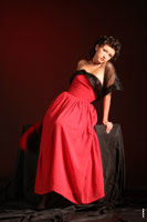 Художественный женский фотопортрет в полный рост «Дама в красном платье»