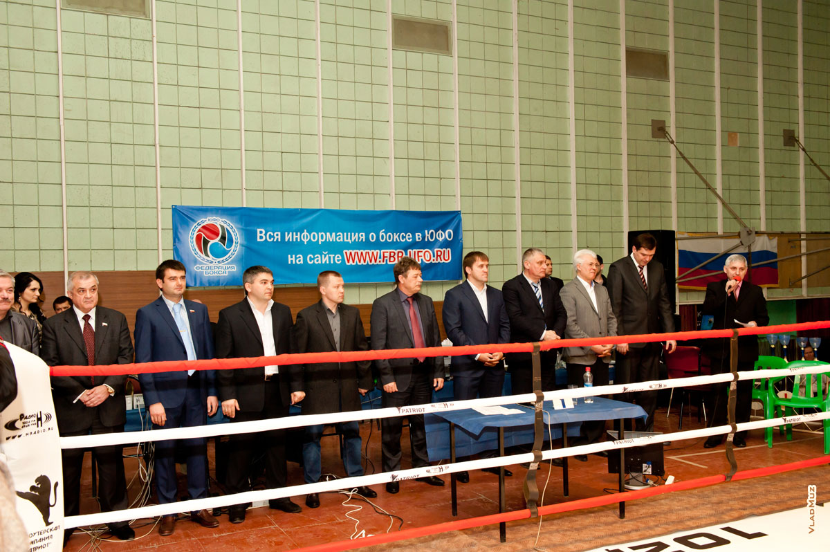 Общая фотография представителей Администрации города Новочеркасска и федерации бокса