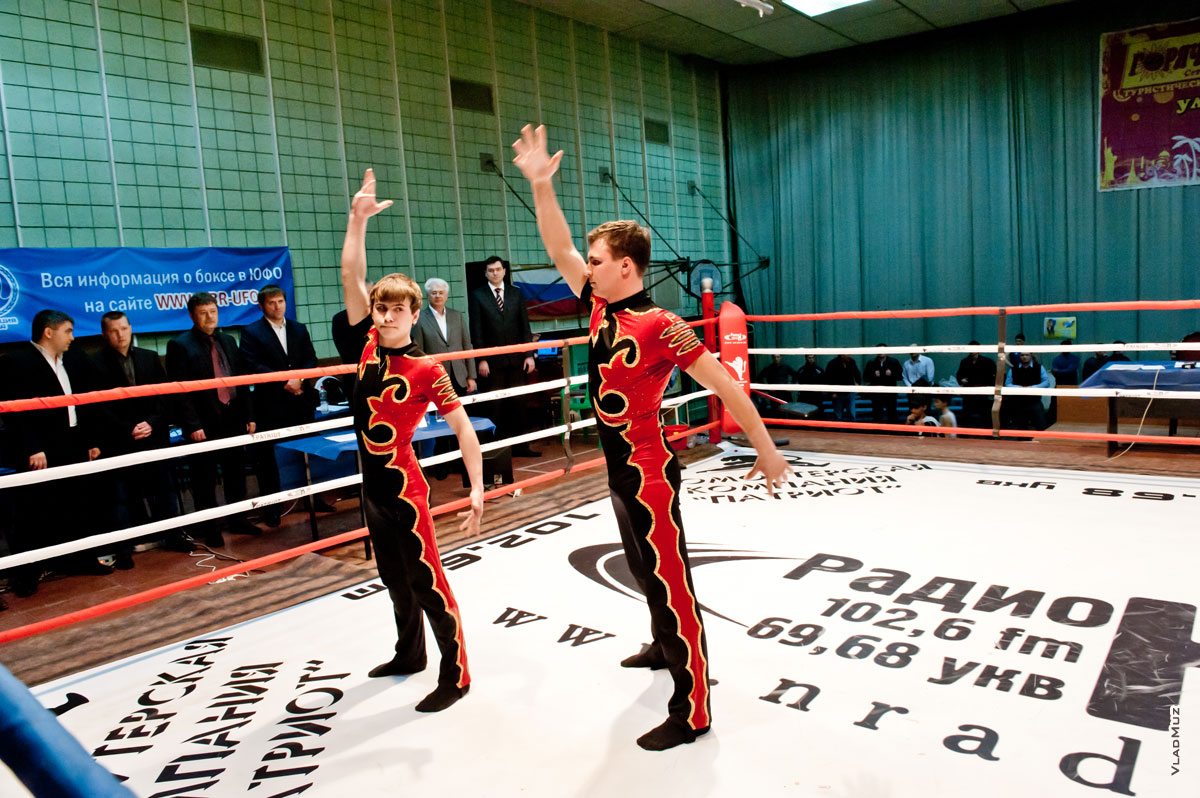 Фотография 2-х акробатов на ринге спортклуба «Атланта-Спорт» в Новочеркасске