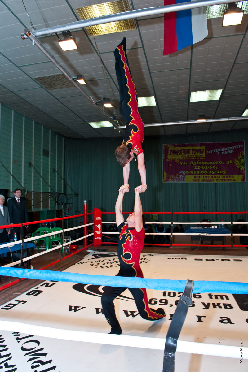 Фото акробатических трюков на руках