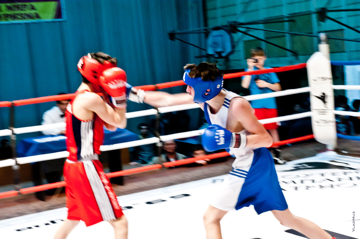Фото бокса: удар в защиту