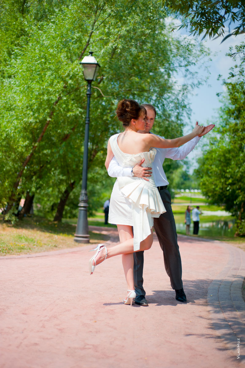Фото №1 свадебного танца в музее-заповеднике Царицыно в Москве