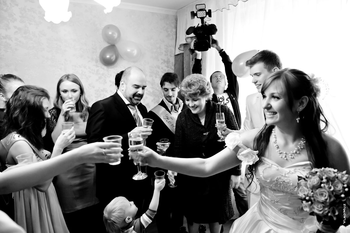 Фото застолья у невесты дома