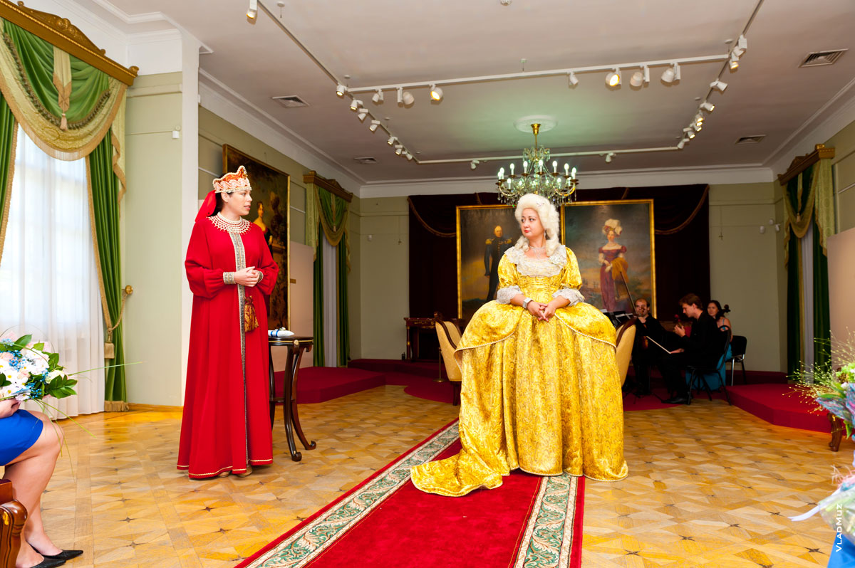Фото боярыни и Императрицы Екатерины Великой в Дворцовом павильоне 1825 года