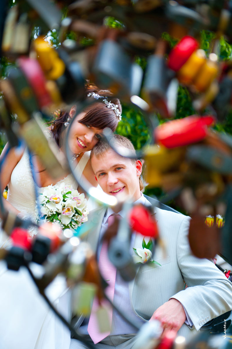 Необычный свадебный фотопортрет жениха и невесты