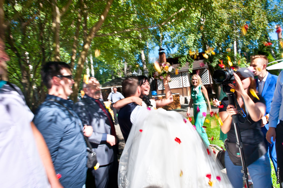 Фото самых ярких эмоциональных моментов свадебной фотосессии