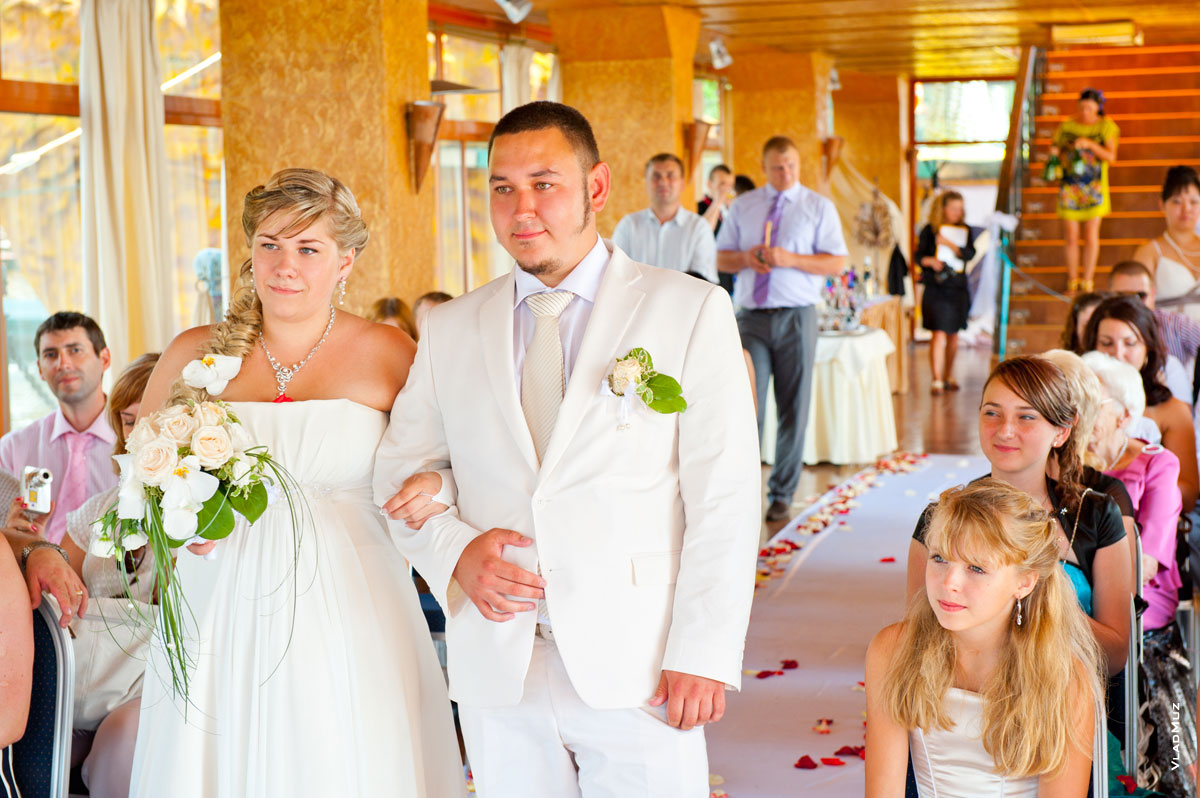 Фото 11 из галереи «Свадьба в «Малибу» - торжественная регистрация брака на берегу