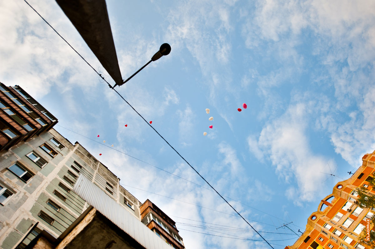 Фото парящих воздушных шаров в небе над городом Юбилейным