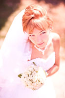 Фото невесты с букетом в самых светлых тонах