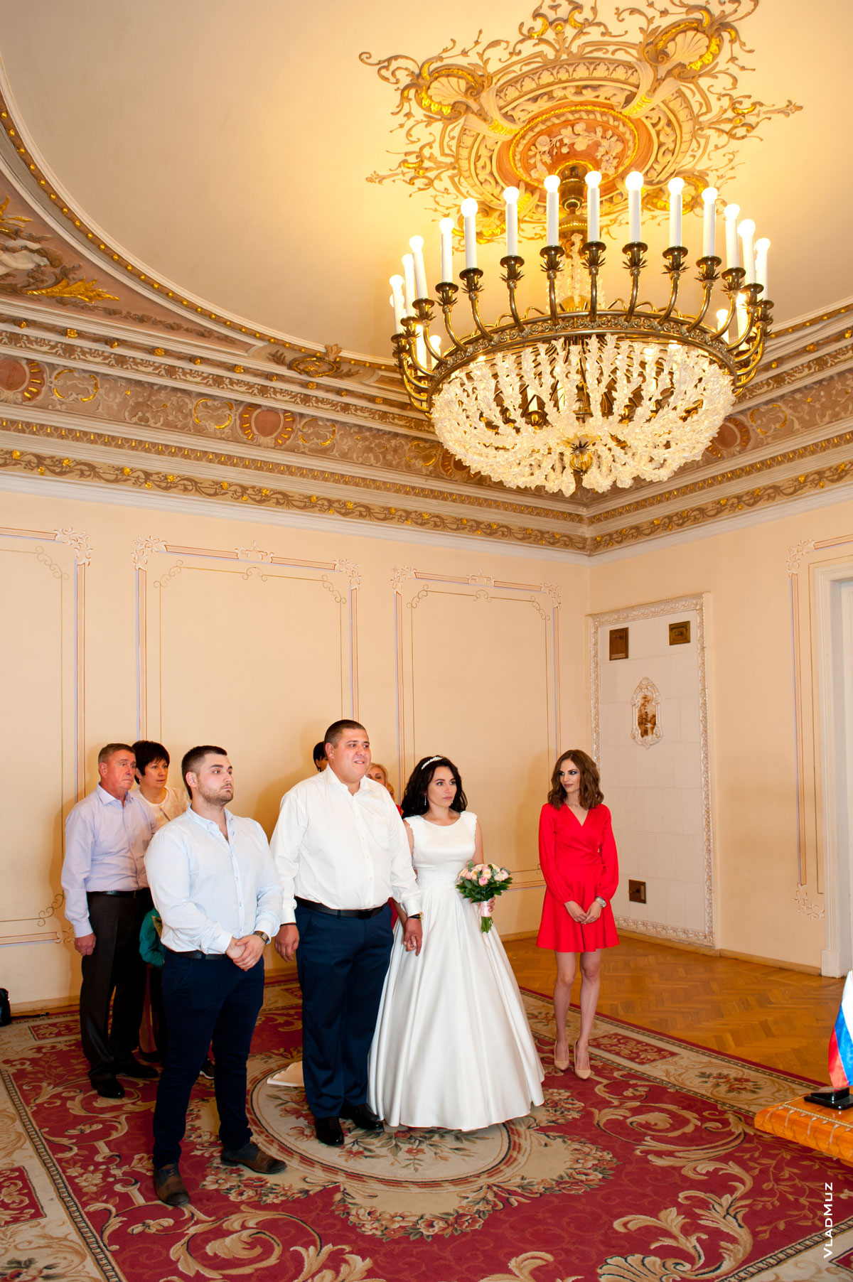 ЗАГС в Новочеркасске на Московской: фото молодоженов, почетных свидетелей и родителей свадебной пары