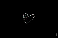 Фото свадебных воздушных шаров в форме сердца в ночном небе (капля фотошопа творит чудеса)