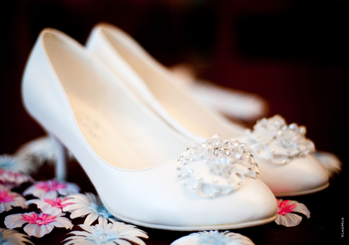 Свадебный фото натюрморт: туфельки невесты