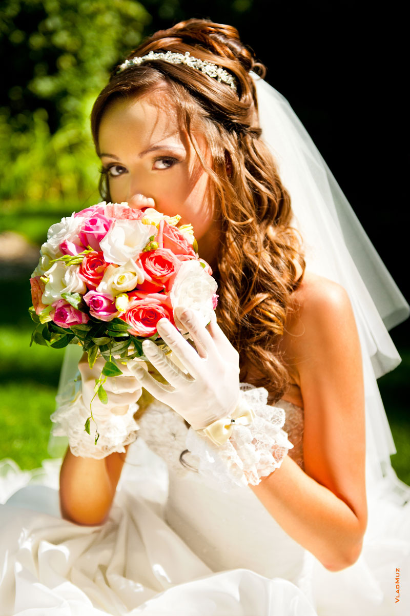 Фотопортрет невесты с букетом