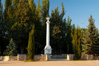 В Балаклаве много памятников. На пересечении улиц Новикова и Крестовского стоит обелиск защитникам и освободителям Балаклавы