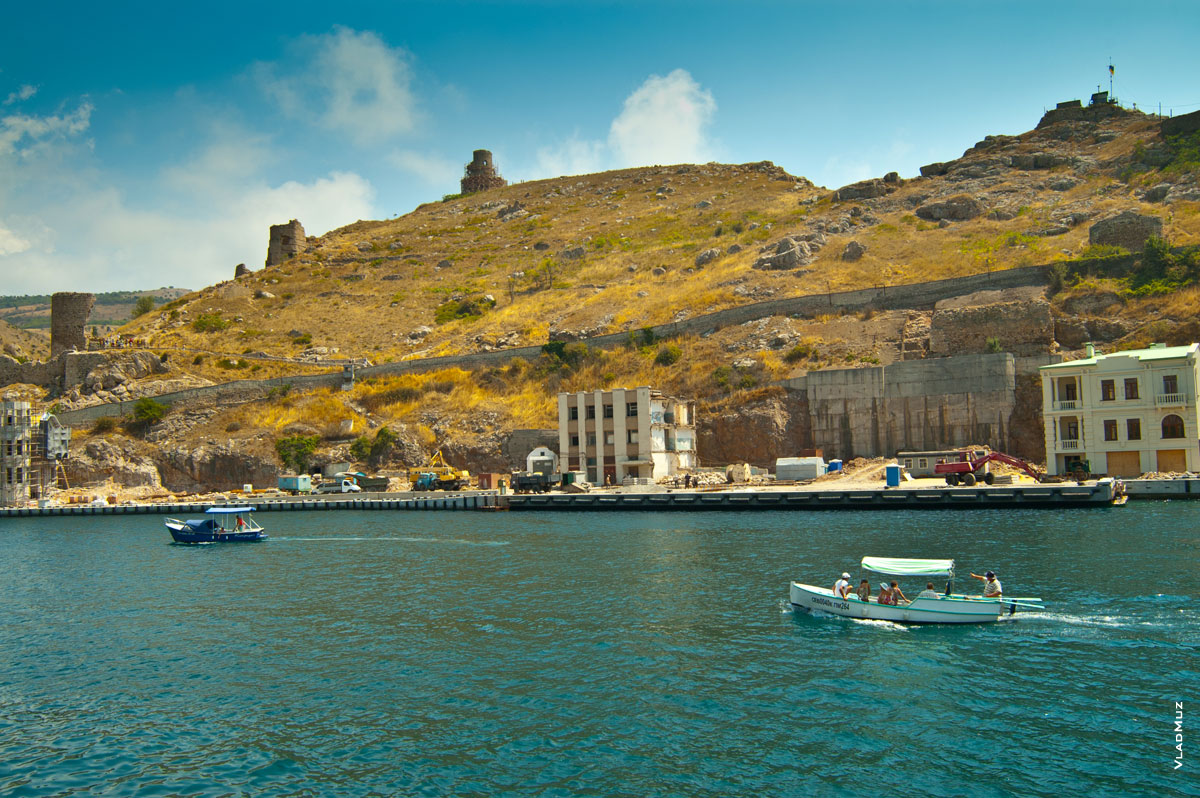 Фото 26 Балаклавы и Балаклавской бухты - Генуэзская крепость Чембало у восточного входа в бухту