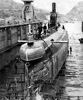 Подводная лодка С-37 проекта 633 на ремонте в Балаклавской бухте, 1982 год