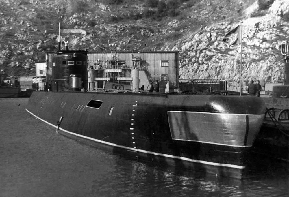 Подводная лодка БС-555 проекта 1840 в Балаклавской бухте