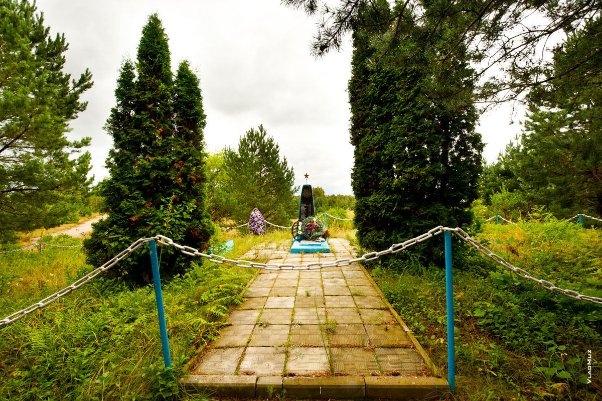 Фото братской могилы в деревне Липа в Буда-Кошелёвском районе Гомельской области Белоруссии