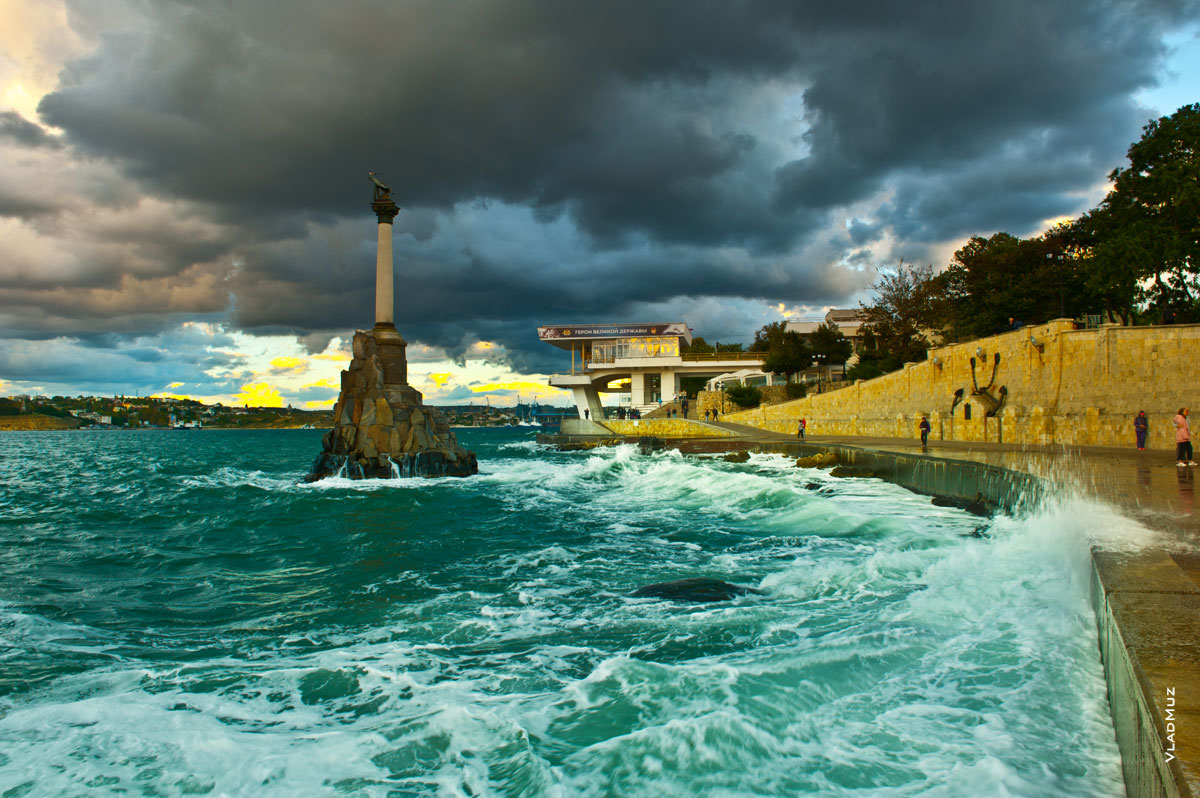 Фото Памятника затопленным кораблям в Севастопольской бухте Севастополя