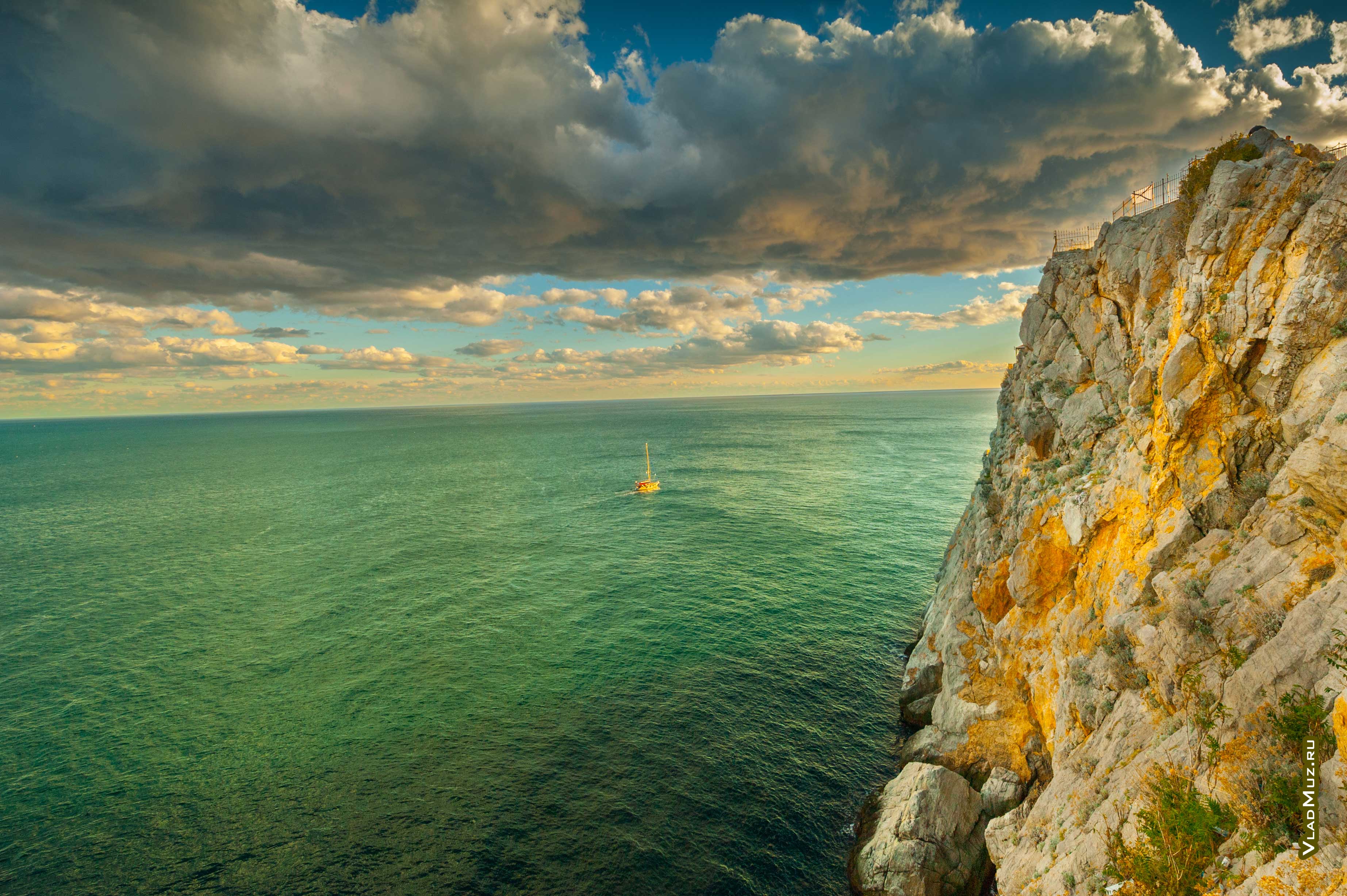 Красивое море крым. Ялта мыс Фиолент. Южный берег Крыма Фиолент. Крым мыс Фиолент побережье. Крымское черное море.