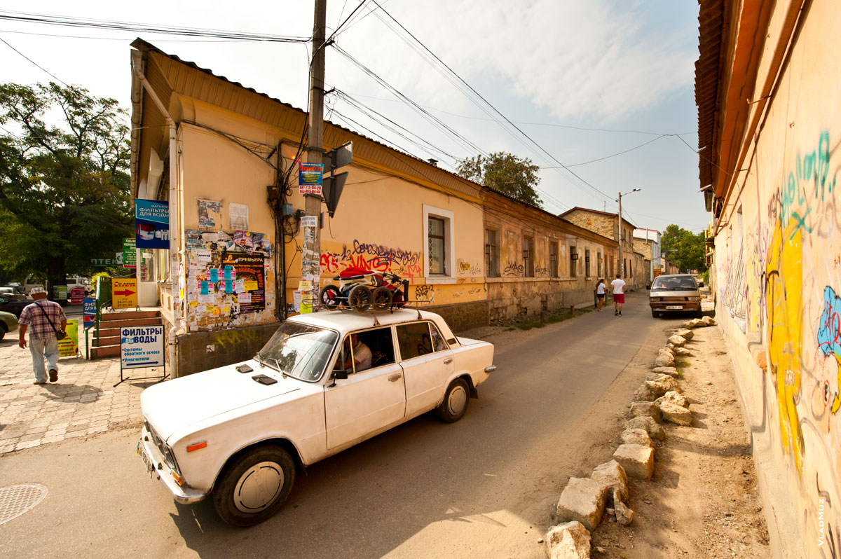 Фотографии обычных улочек Симферополя недалеко от железнодорожного вокзала