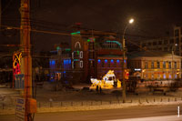Фото сквера Якова Гарелина в Иваново зимой и новогодней кареты издалека
