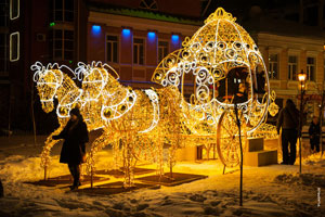 Новый год, светящаяся карета и новогодняя елка в Иваново, фотографии