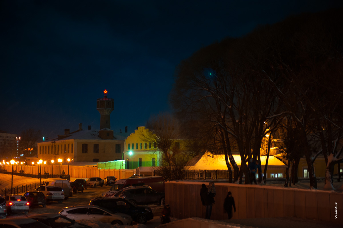 Фото водонапорной башни со звездой на набережной Уводи в Иваново