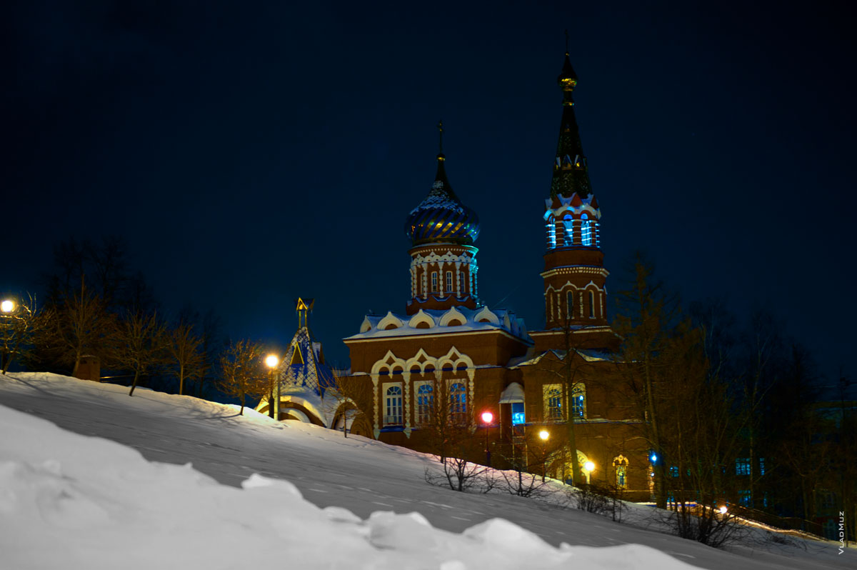 Фото Храма Казанской иконы Божией Матери в Ижевске ночью