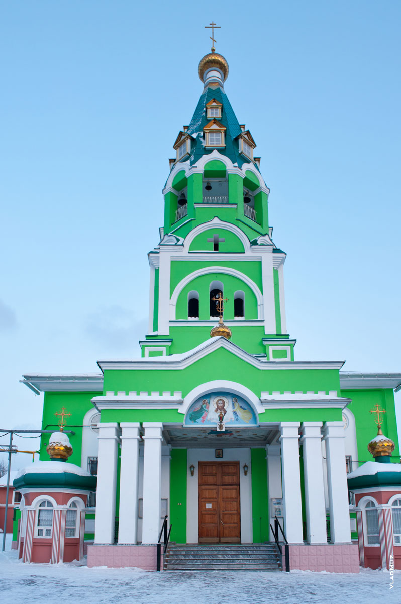 Фото Собора Святой Троицы в Ижевске с колокольней