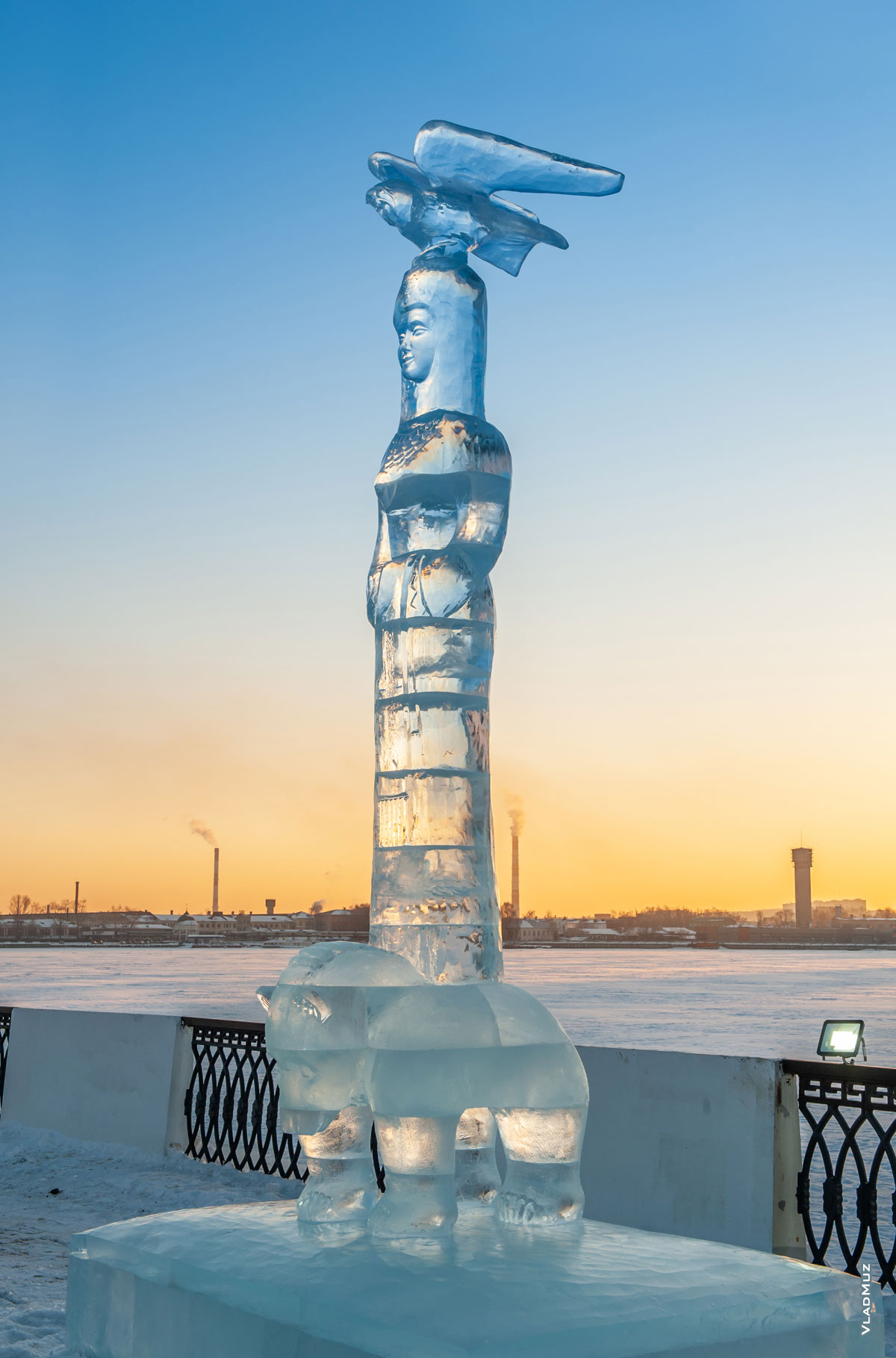 Фото ледовой скульптуры «Богиня леса» на фестивале «Удмуртский лед 2018» в Ижевске