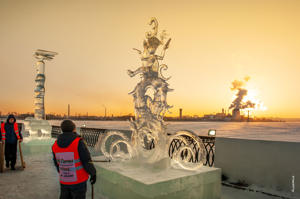 Фото ледовой скульптуры «Детская фантазия» на фестивале «Удмуртский лед 2018» в Ижевске