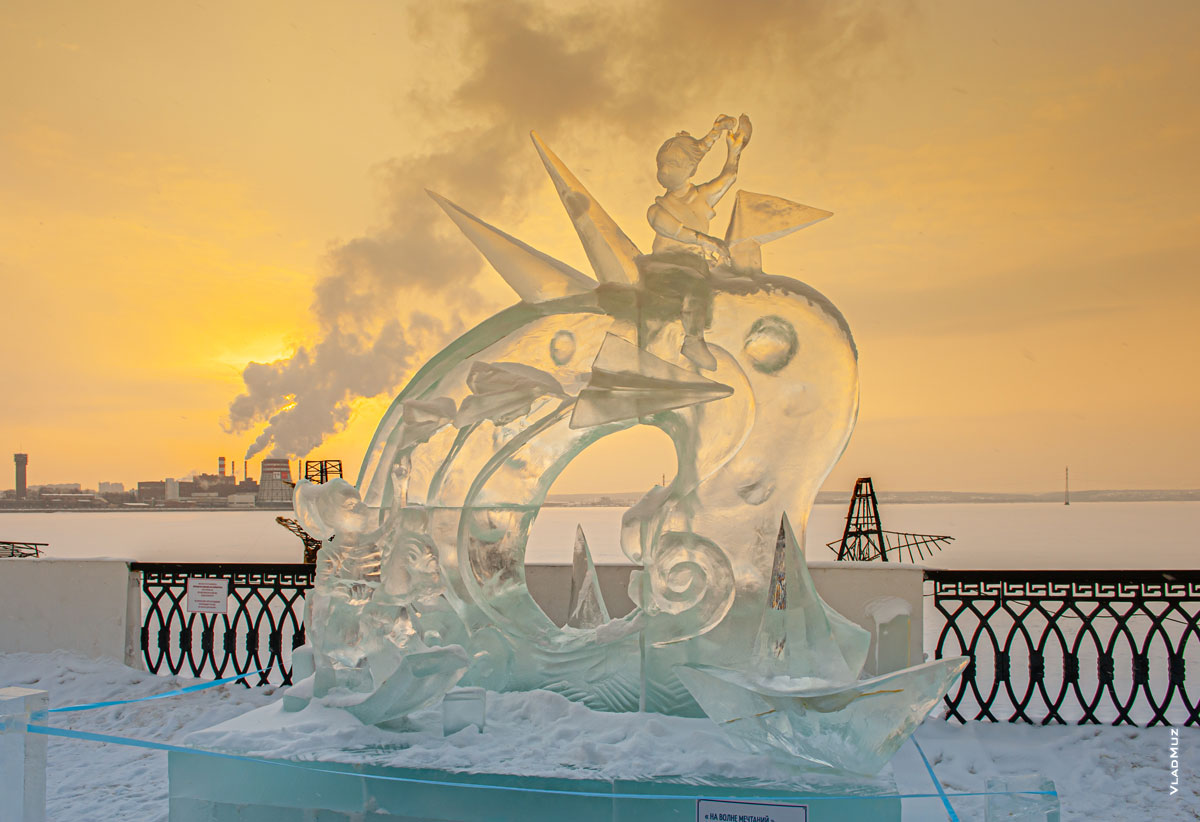 Фото ледовой скульптуры «На волне мечтаний» на фестивале «Удмуртский лед 2018» в Ижевске