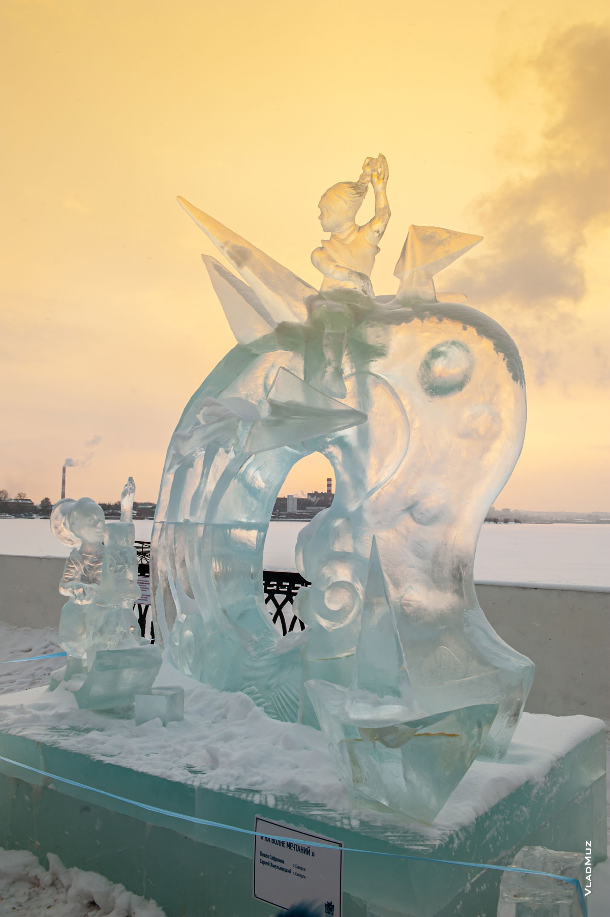 Ижевск, фестиваль «Удмуртский лед»: фото ледовой скульптуры «На волне мечтаний»