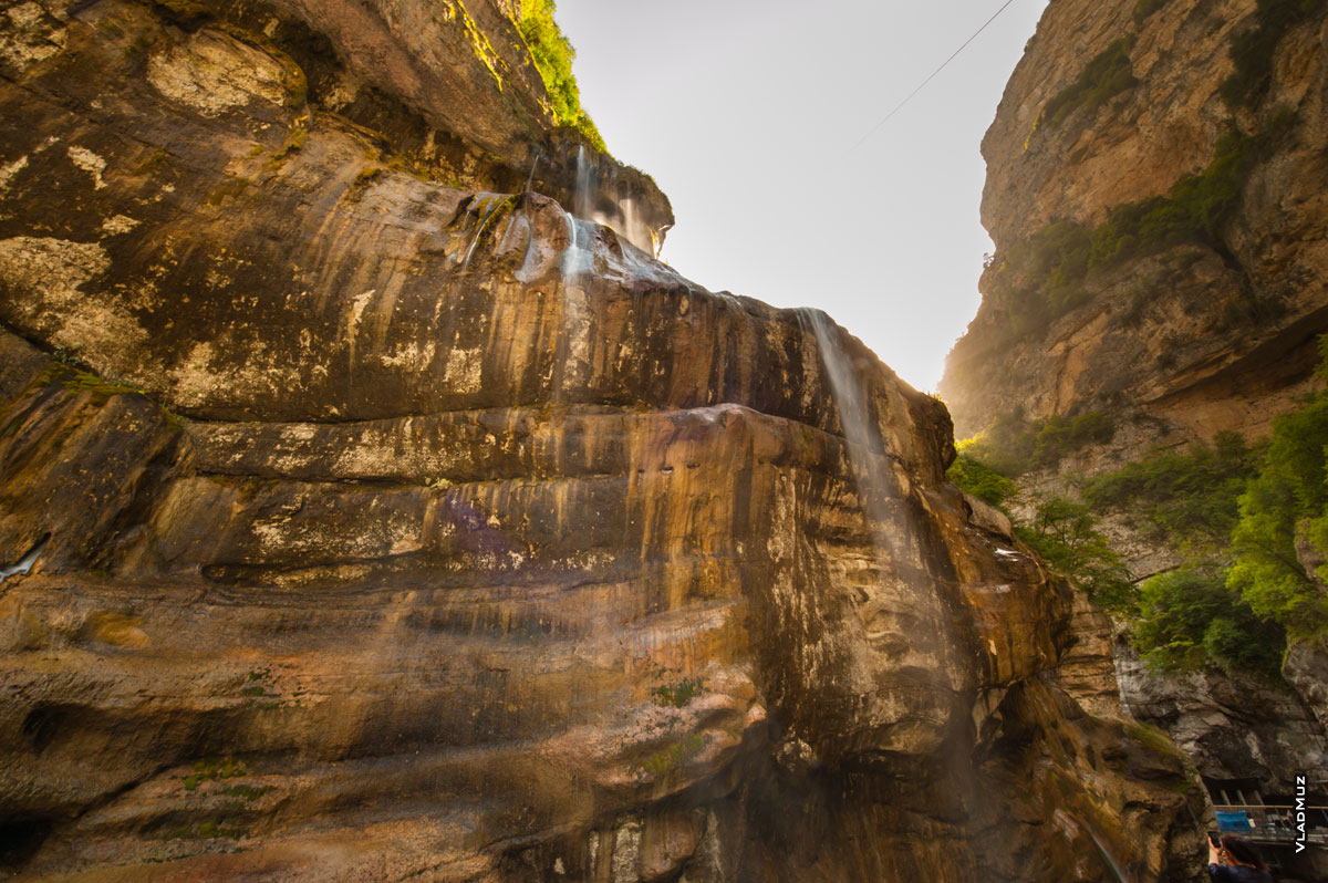 Высокие уступы Главного Чегемского водопада, фото