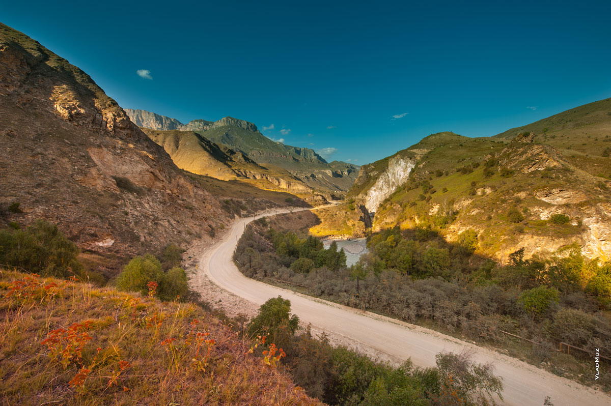 Чегемское ущелье в Кабардино-Балкарии, горная дорога. Фотопейзаж