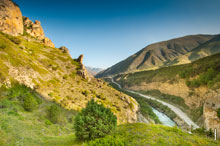 Чегемское ущелье в Кабардино-Балкарии, фото реки Чегем и дороги
