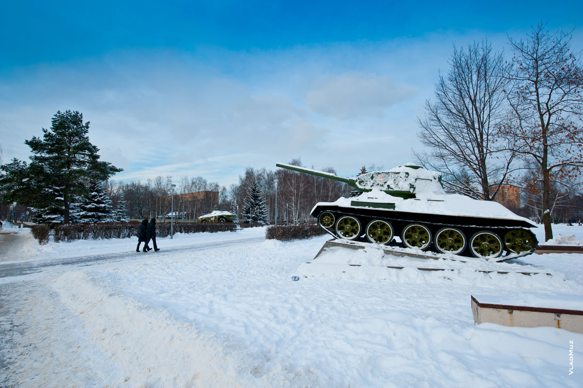 Фото танка Т-34-85 на территории Мемориала Славы в г. Королёве Московской области