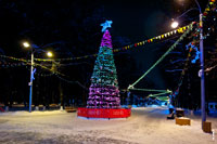 Зима в Подмосковье: новогодняя ёлка в Центральном городском парке города Королёва Московской области