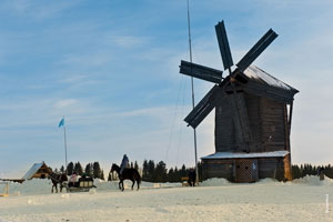 Ветряная мельница шатрового типа в «Лудорвае», зимние фотографии