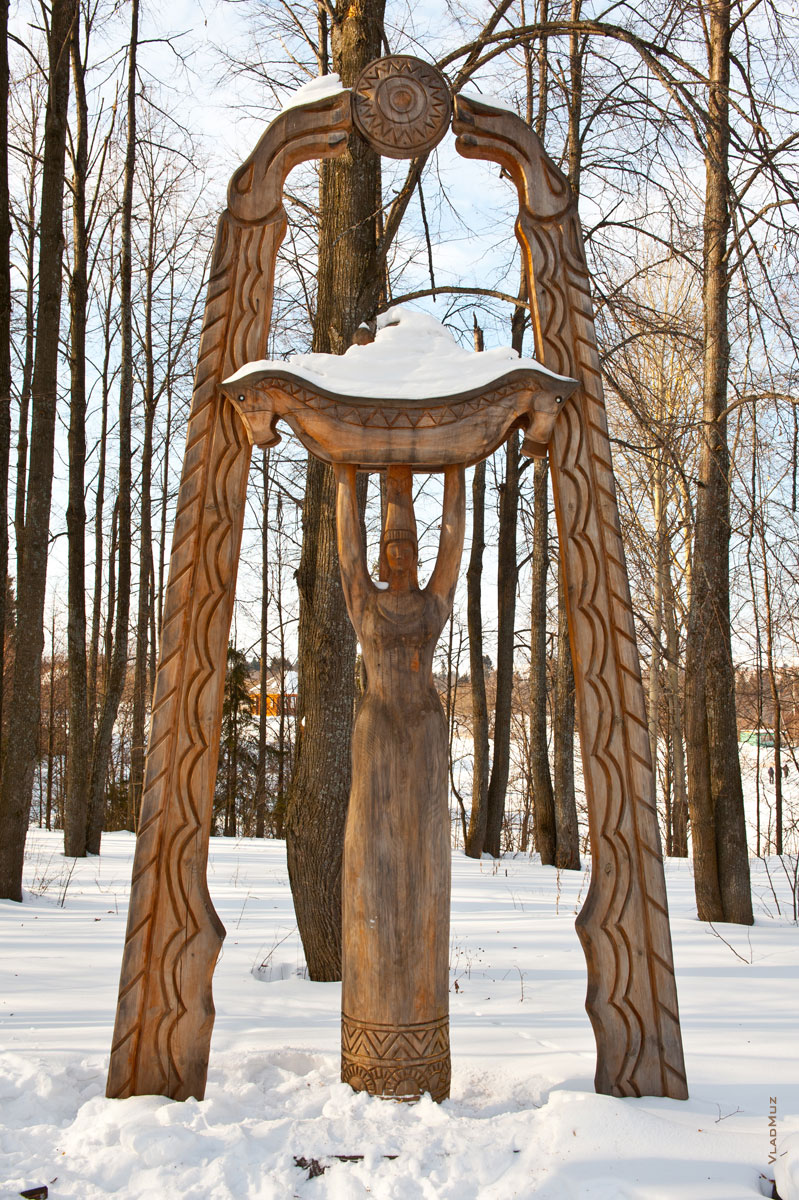 Фото скульптурной композиции «Семья» в музее-заповеднике «Лудорвай»
