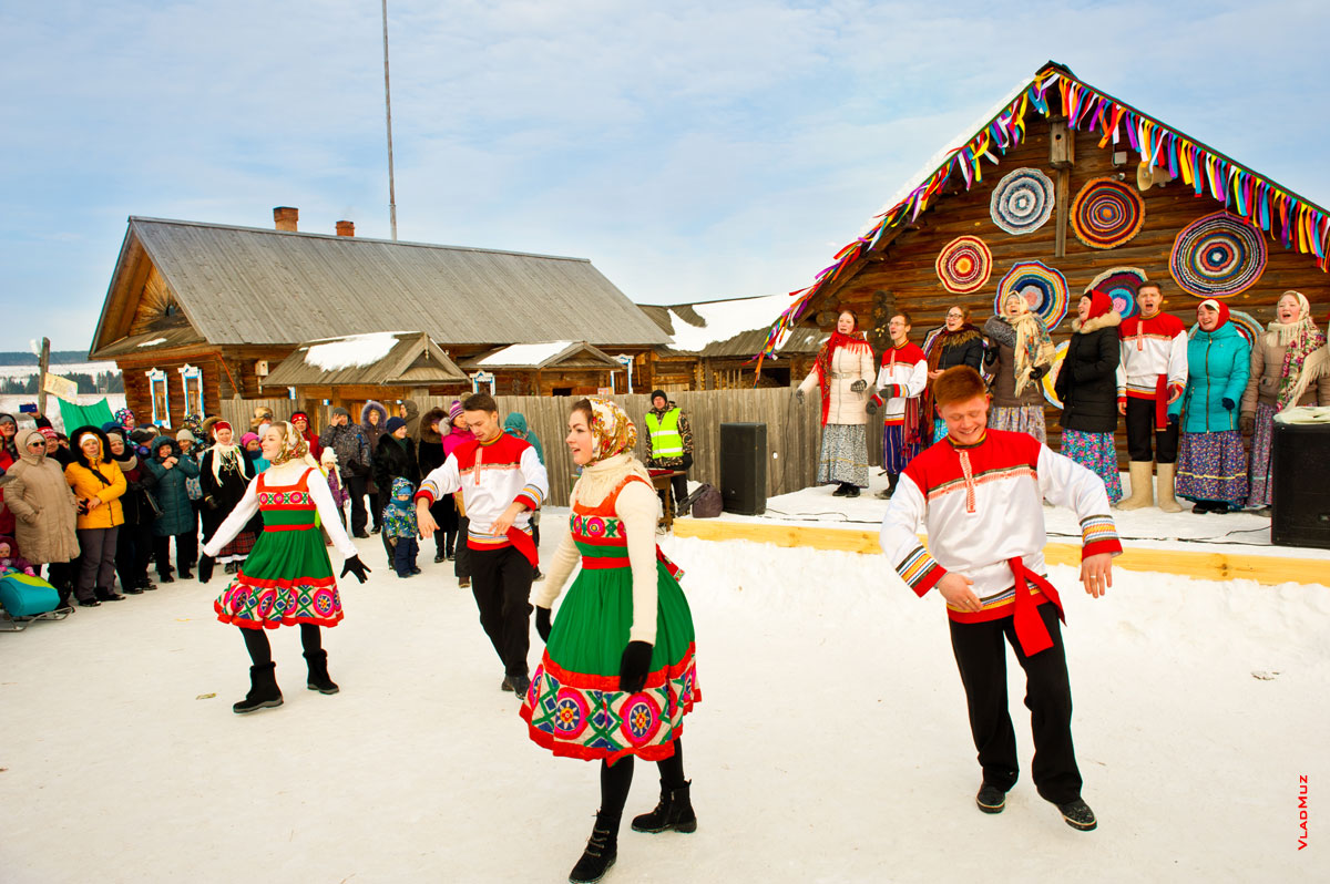 Фото празднования Масленицы в «Лудорвае» с участием ансамбля народных песен и танцев