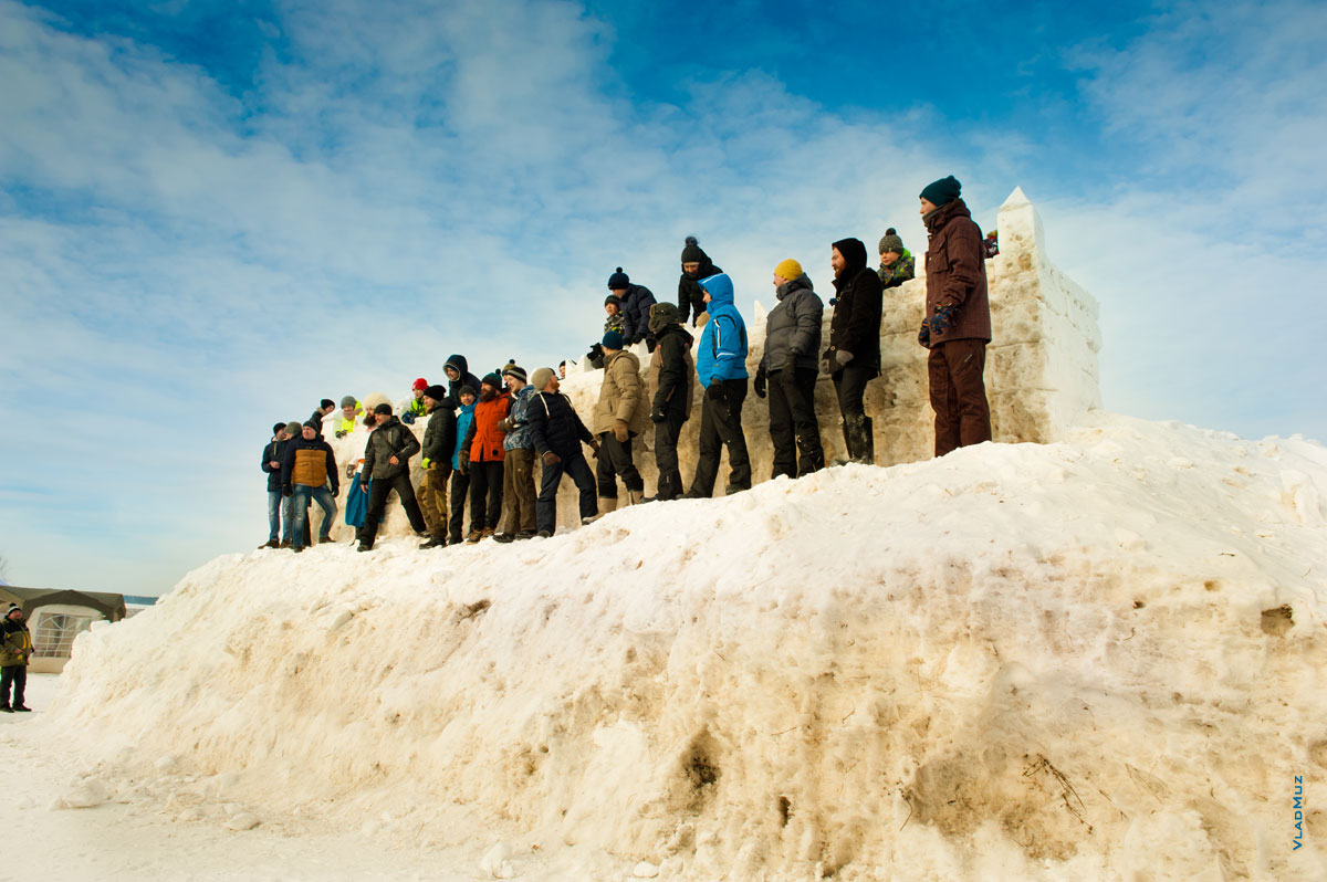 Фото команды, которая будет оборонять снежную крепость в «Лудорвае»