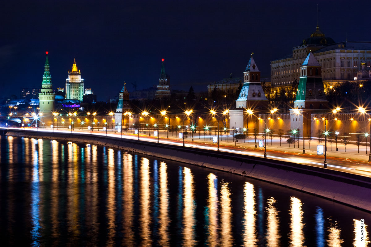 Панорама Московского Кремля ночью (это фото можно увеличить)