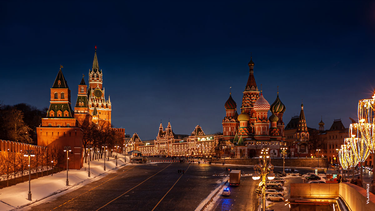 Фото Московского Кремля ночью, Васильевского спуска и храма Василия Блаженного в Москве