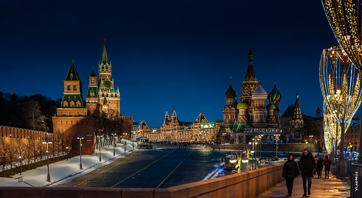 Фото Московского Кремля ночью, Васильевского спуска и храма Василия Блаженного в Москве